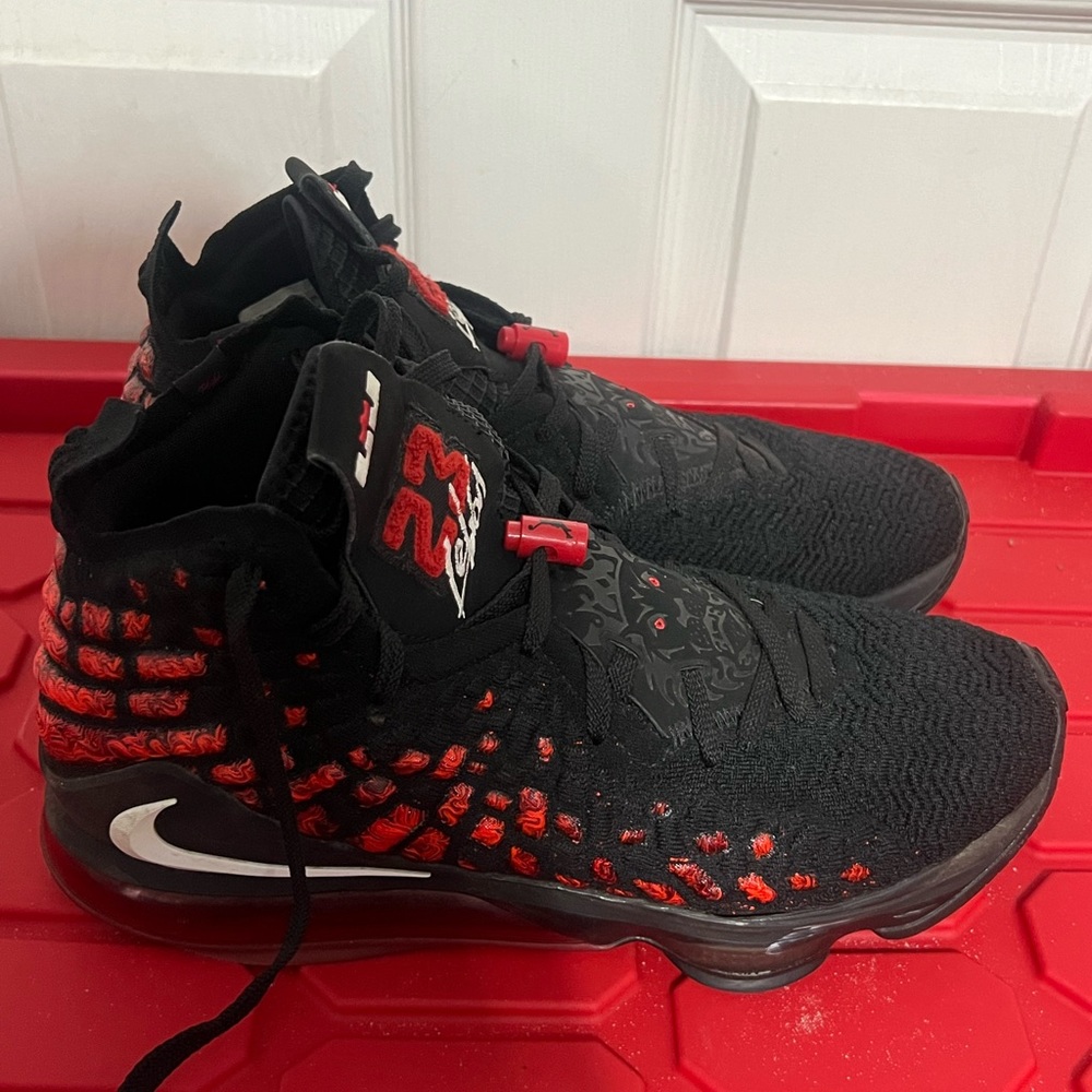 Nike LeBron 17 Infrared VI 2020